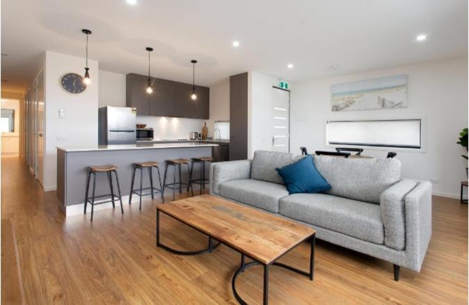 Captains Cove 1St Floor Spa Luxury Apartments - Free Netflix Пейнсвил Екстериор снимка